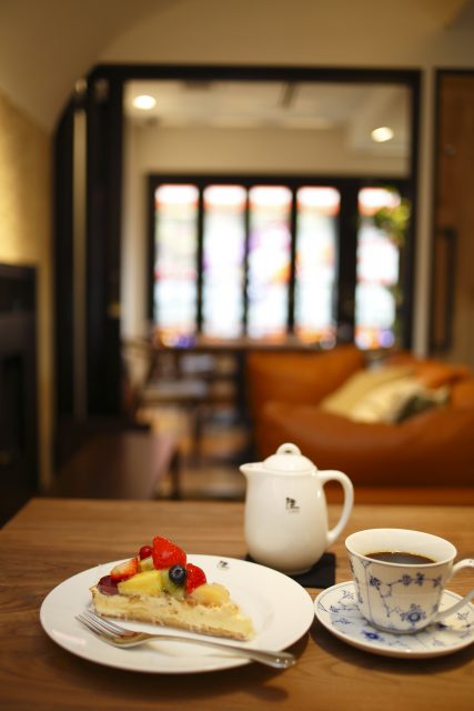 ゆったりとしたりくろーおじさんのお部屋「陸カフェROOM」<br />

